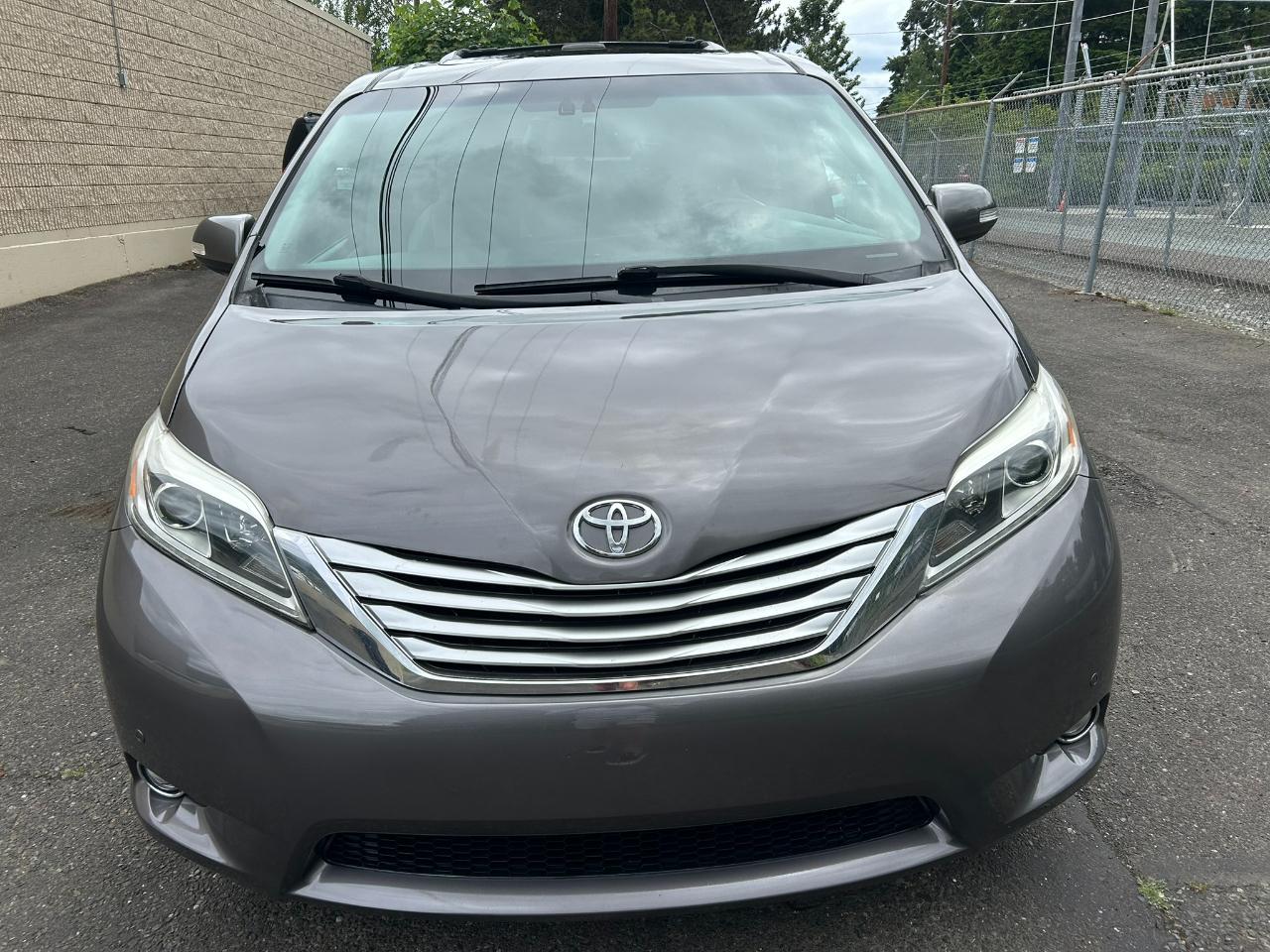 Toyota Sienna Limited 7-Passenger AWD 2017