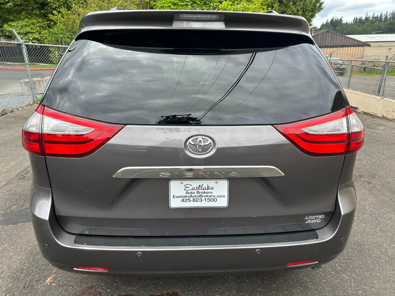 Toyota Sienna Limited 7-Passenger AWD 2017