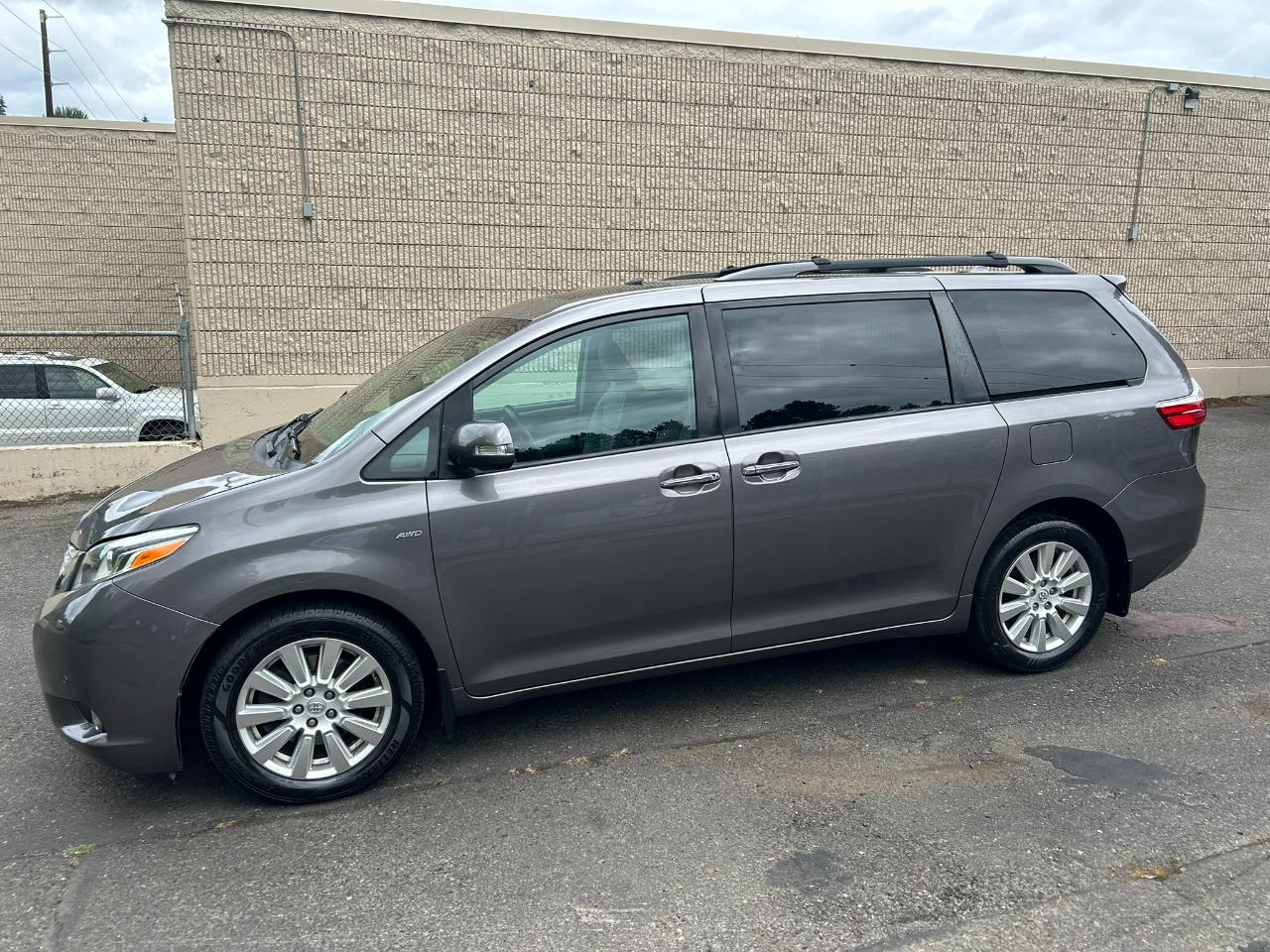 Toyota Sienna Limited 7-Passenger AWD 2017