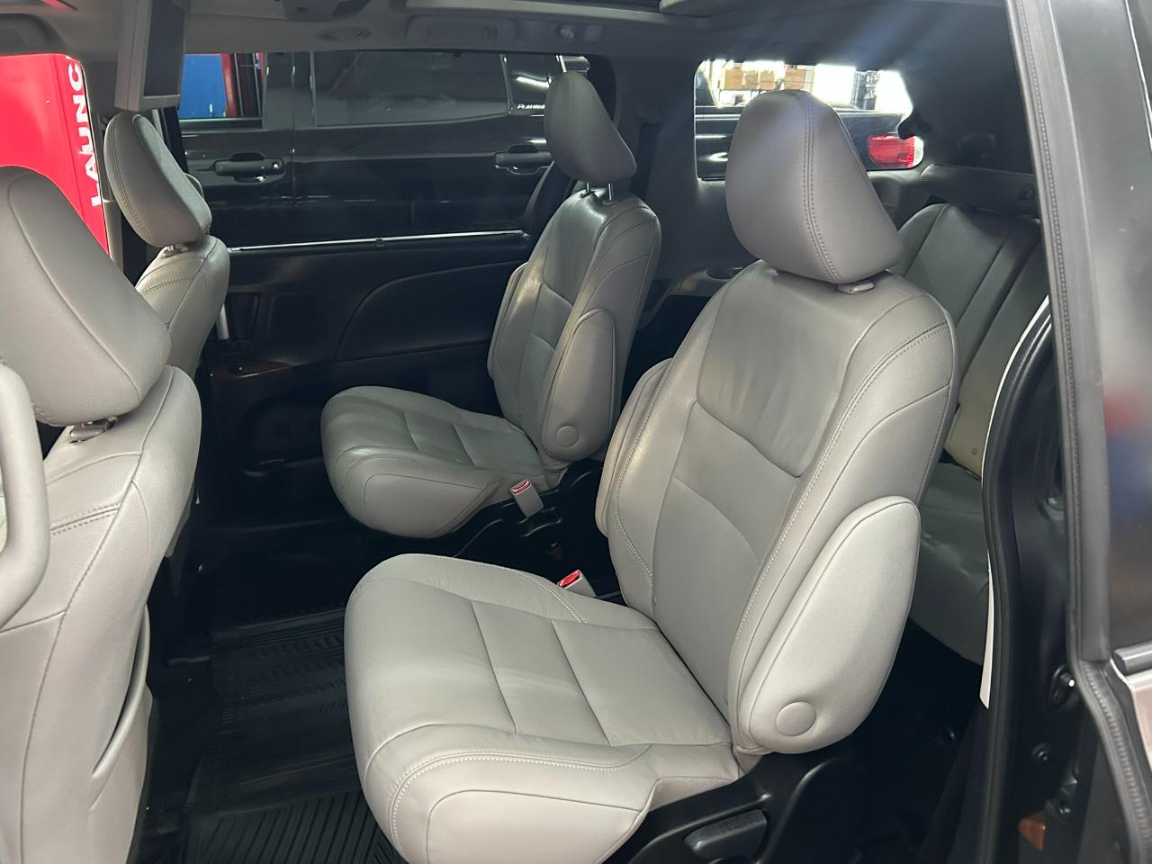 Toyota Sienna Limited 7-Passenger AWD 2017