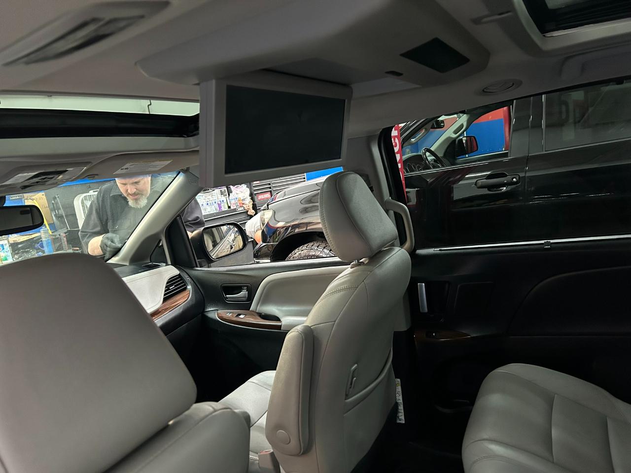 Toyota Sienna Limited 7-Passenger AWD 2017