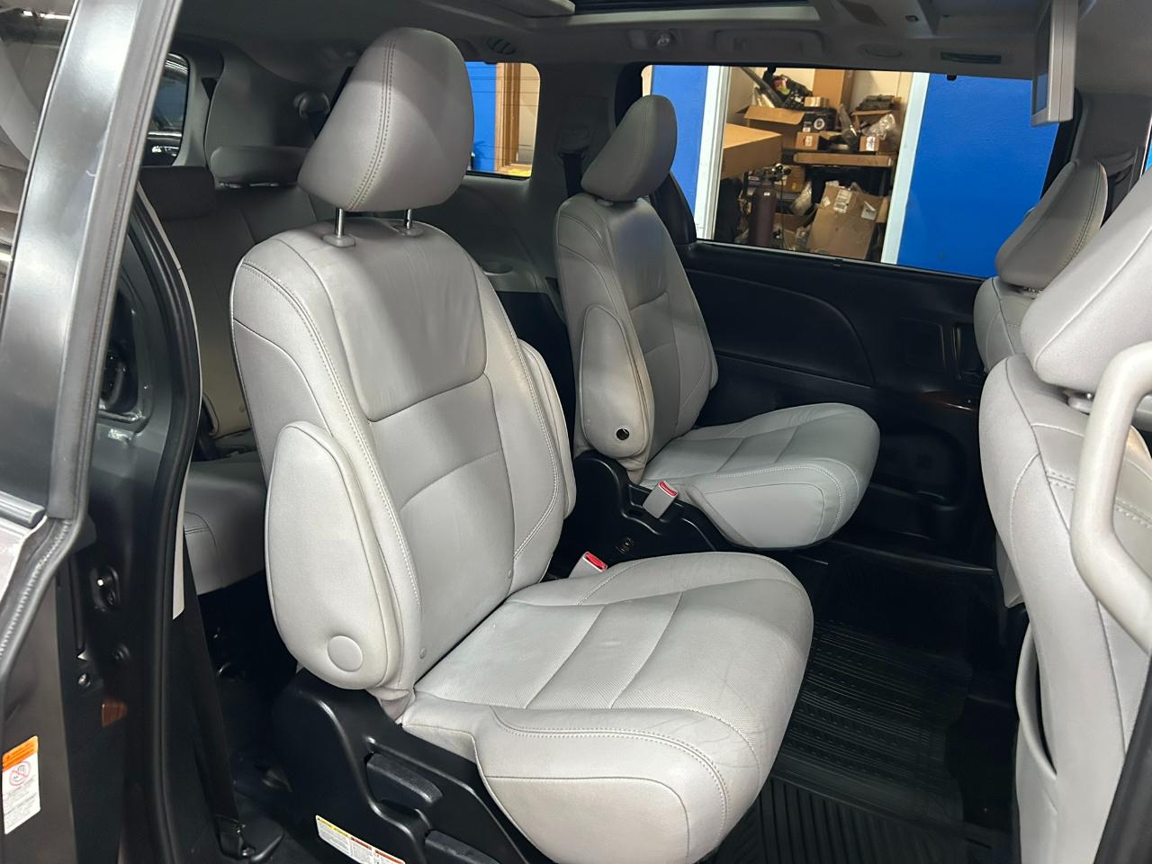 Toyota Sienna Limited 7-Passenger AWD 2017