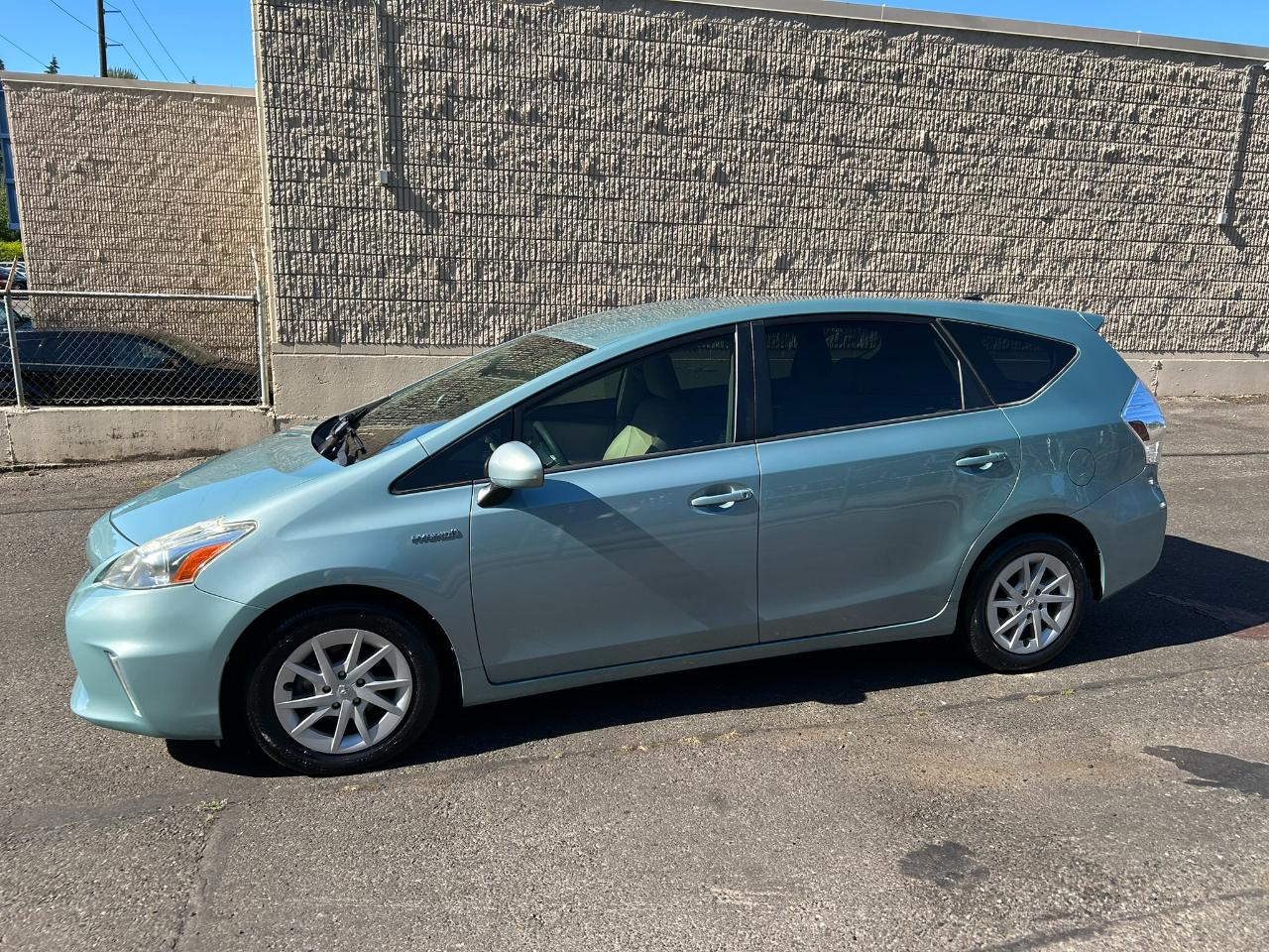 Toyota Prius V Five 2014