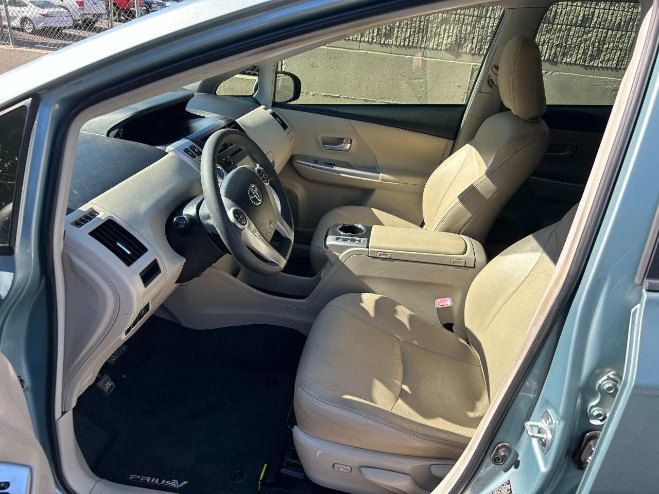 Toyota Prius V Five 2014