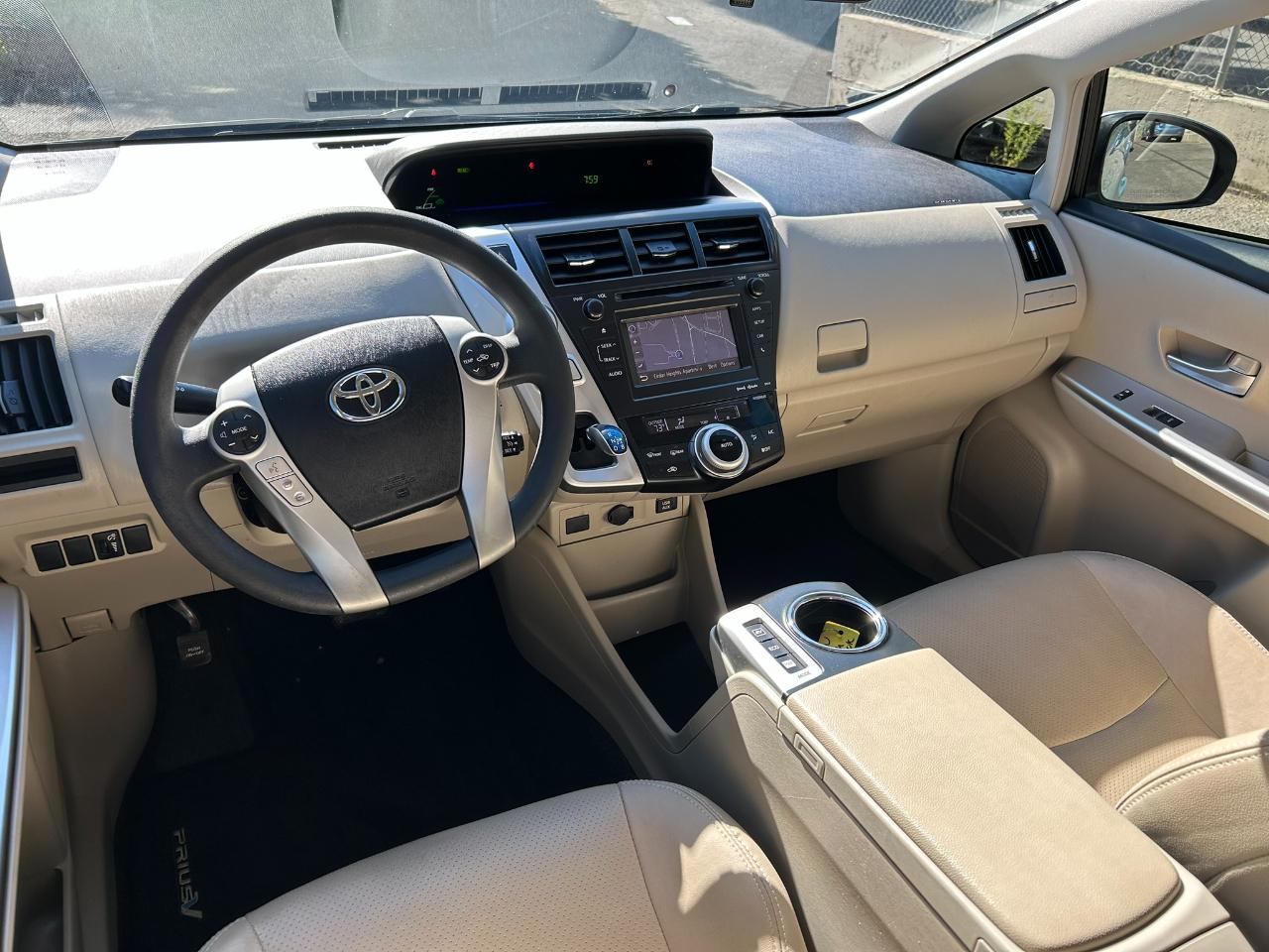 Toyota Prius V Five 2014