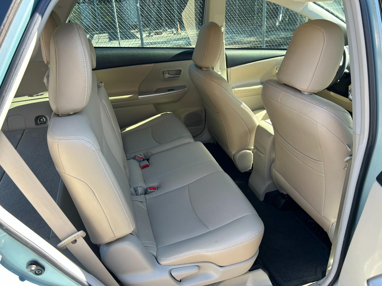 Toyota Prius V Five 2014