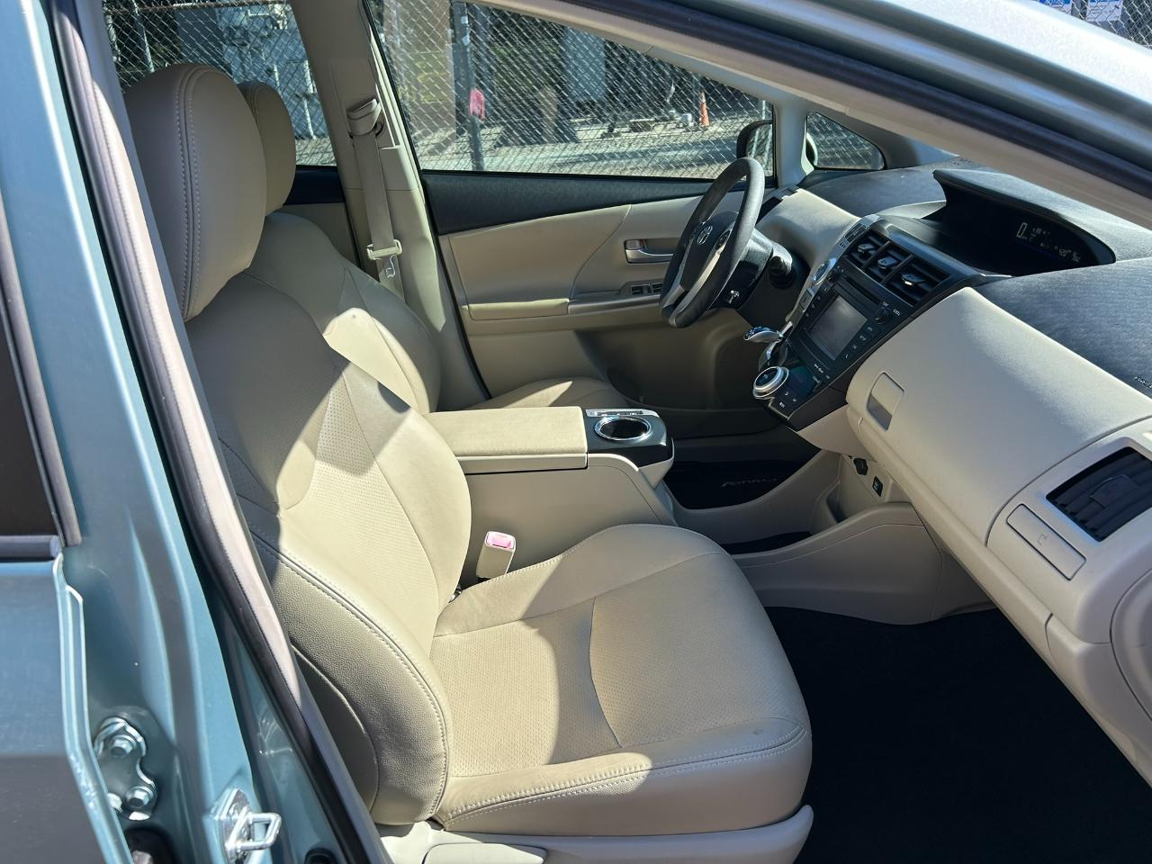 Toyota Prius V Five 2014