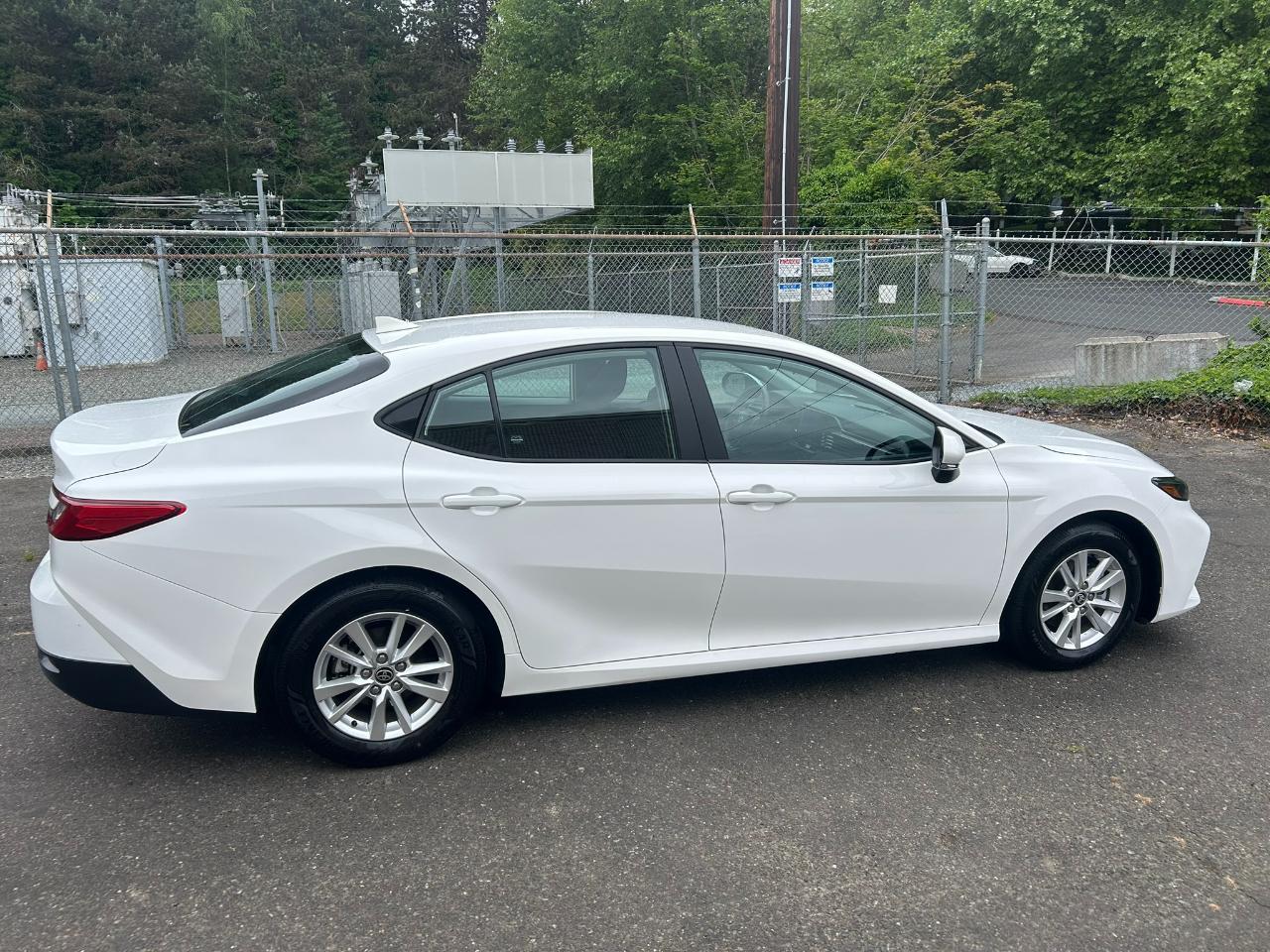 Toyota Camry Hybrid  2025