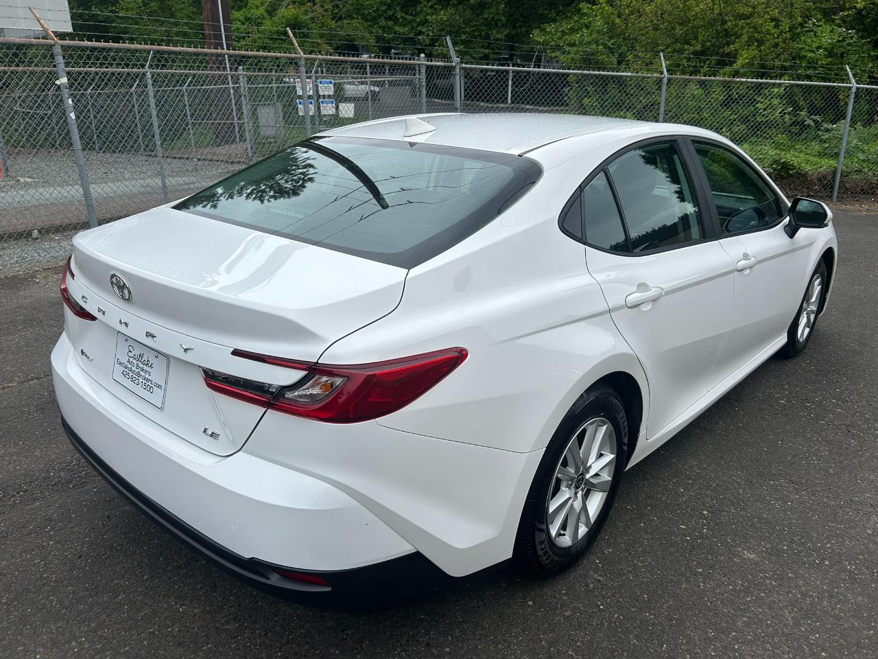 Toyota Camry Hybrid  2025