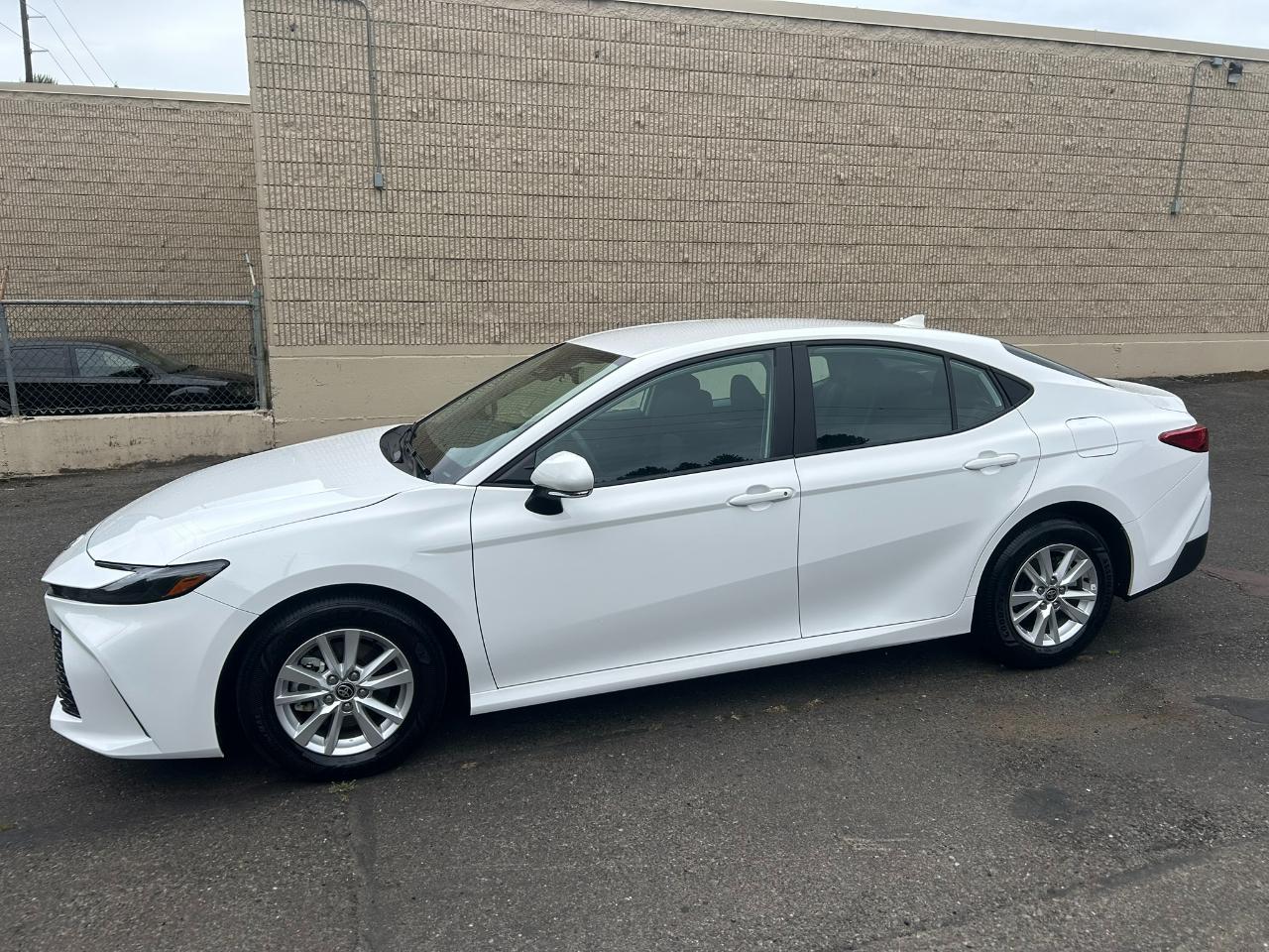 Toyota Camry Hybrid  2025