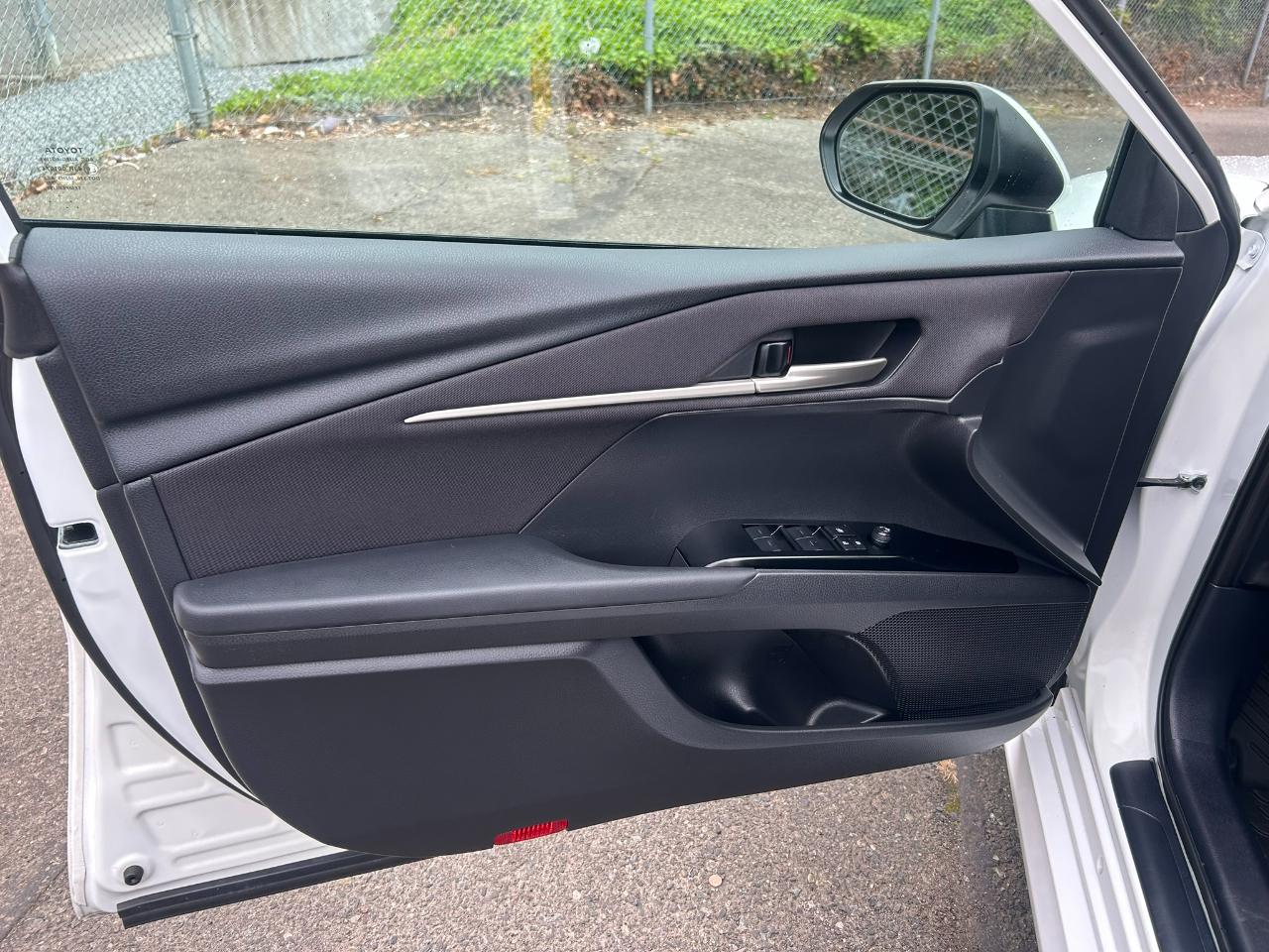 Toyota Camry Hybrid  2025