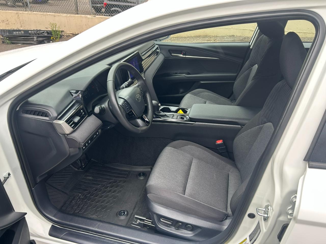 Toyota Camry Hybrid  2025
