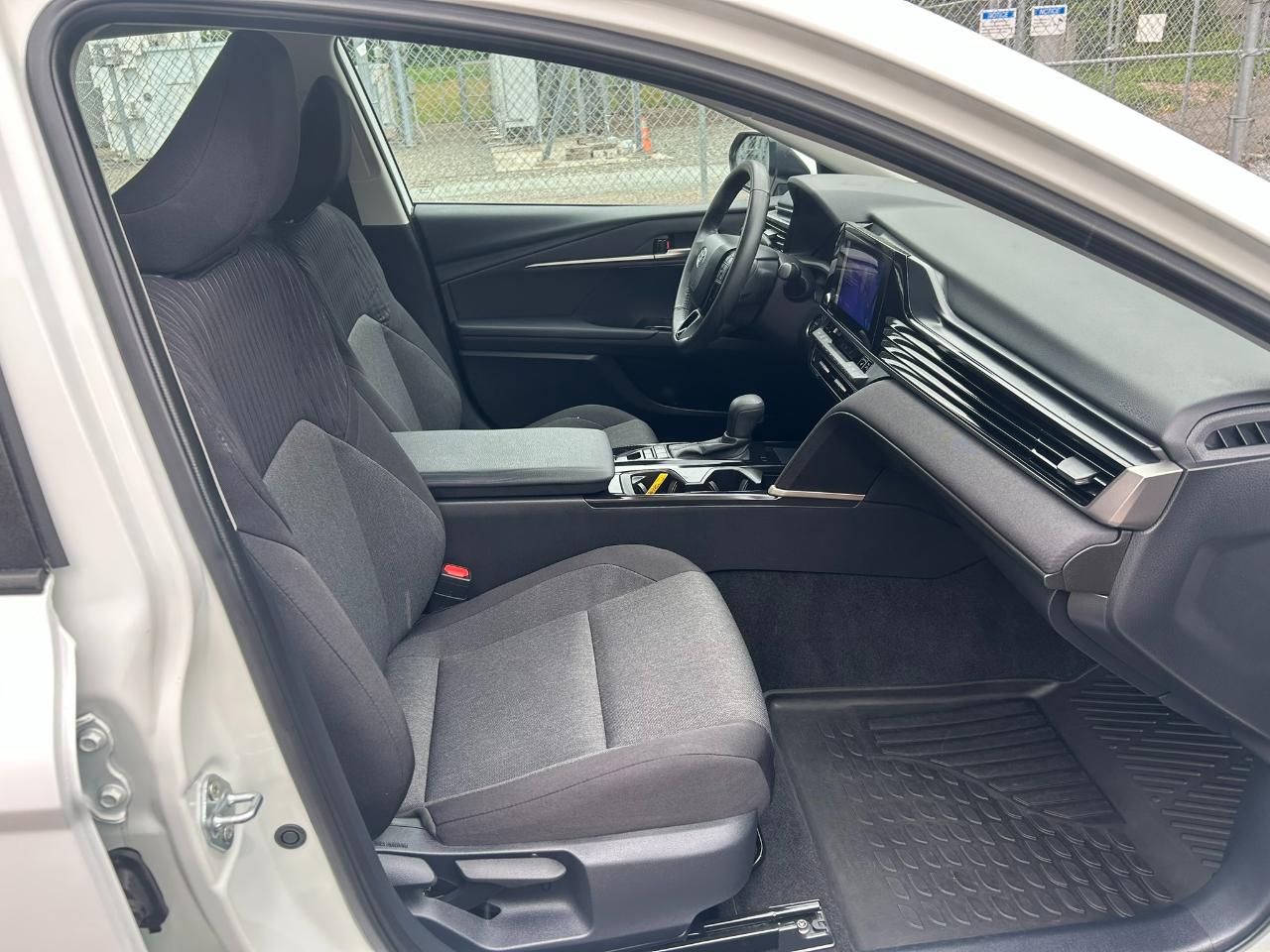 Toyota Camry Hybrid  2025