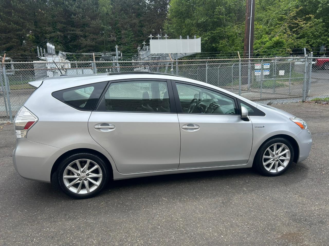 Toyota Prius V Five 2012