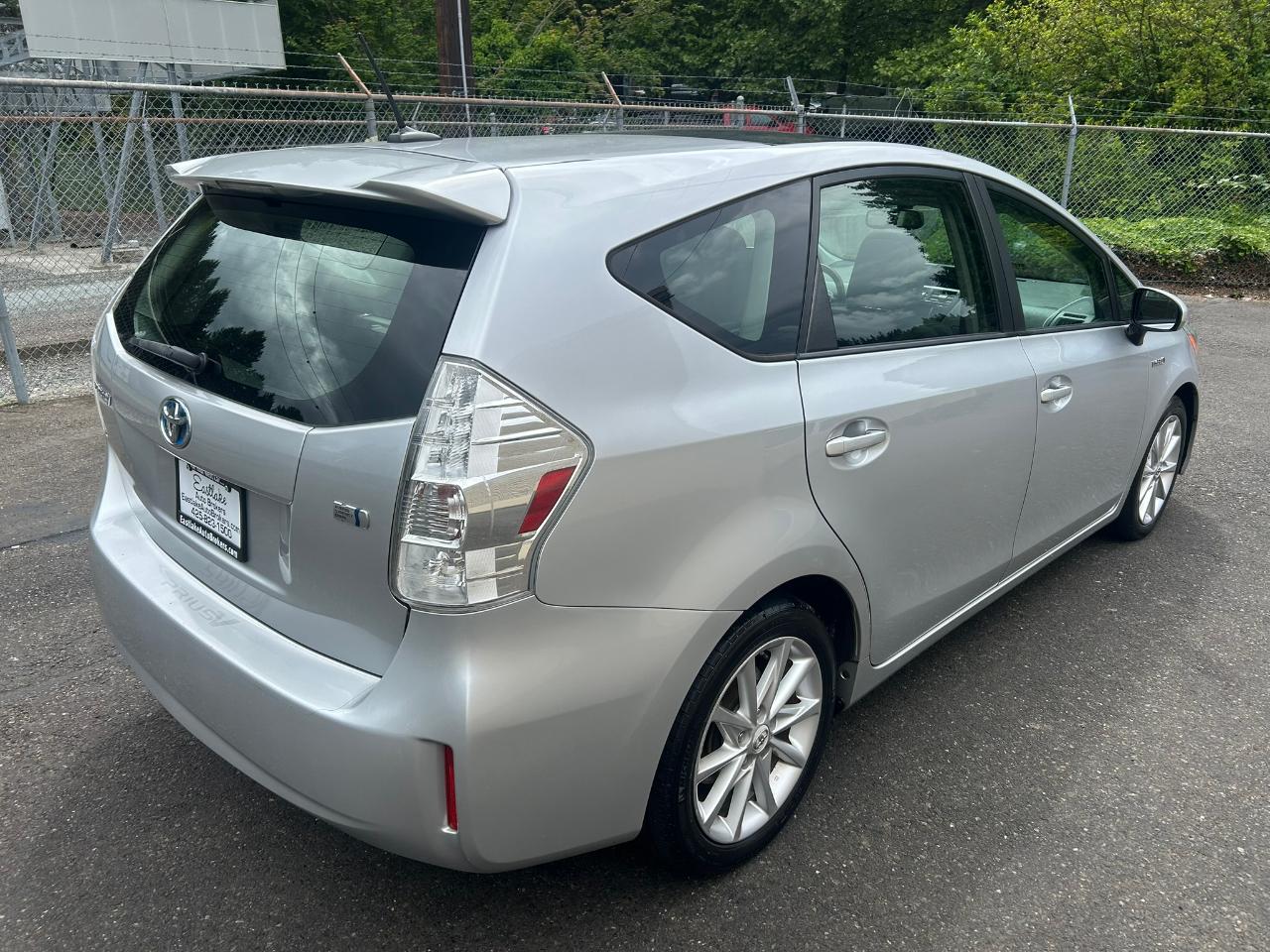 Toyota Prius V Five 2012