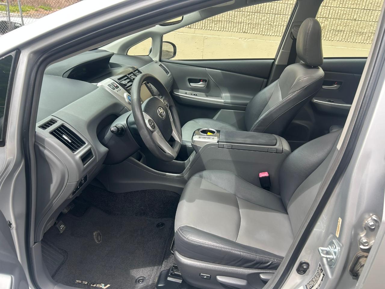 Toyota Prius V Five 2012