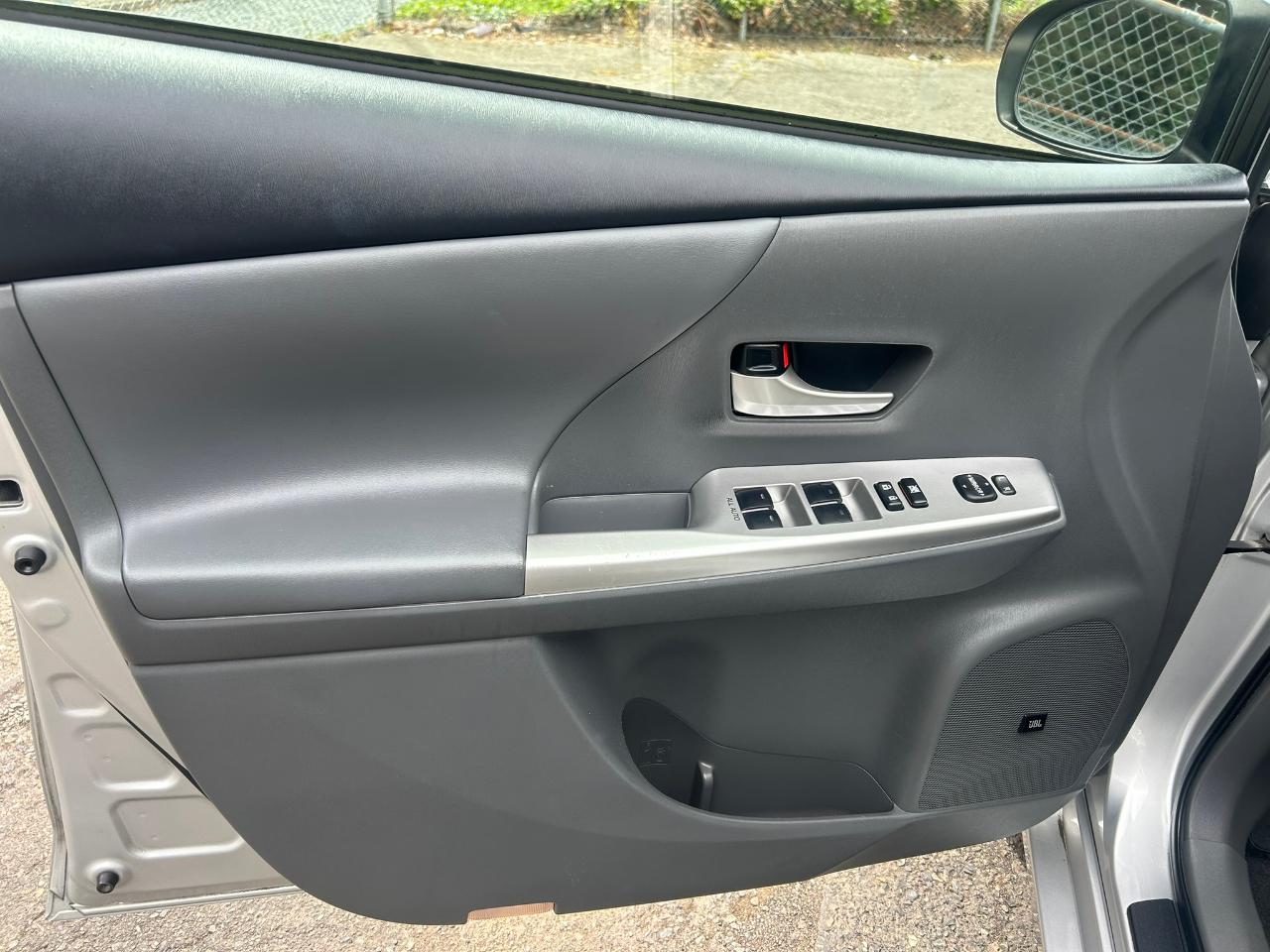 Toyota Prius V Five 2012