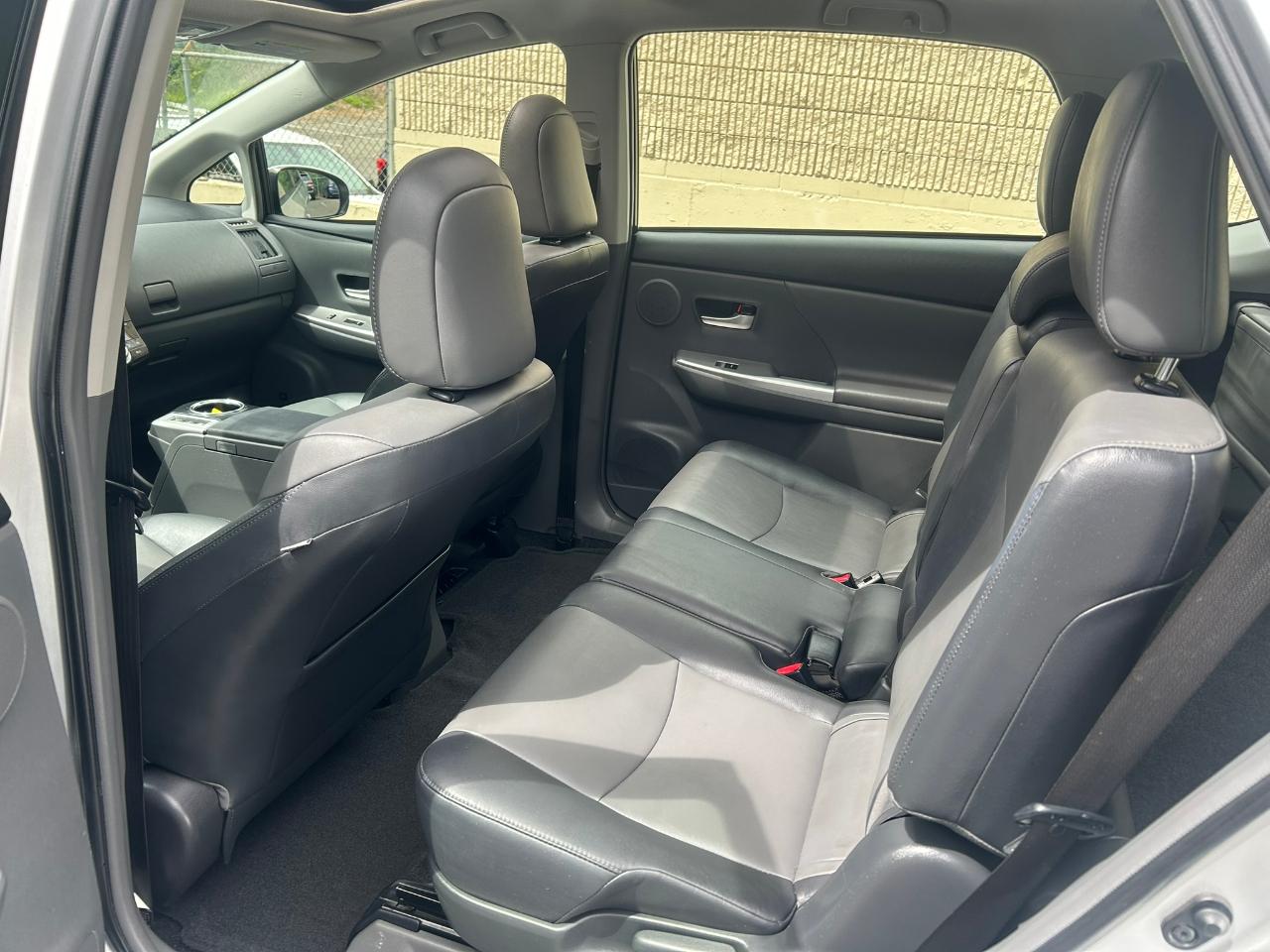 Toyota Prius V Five 2012