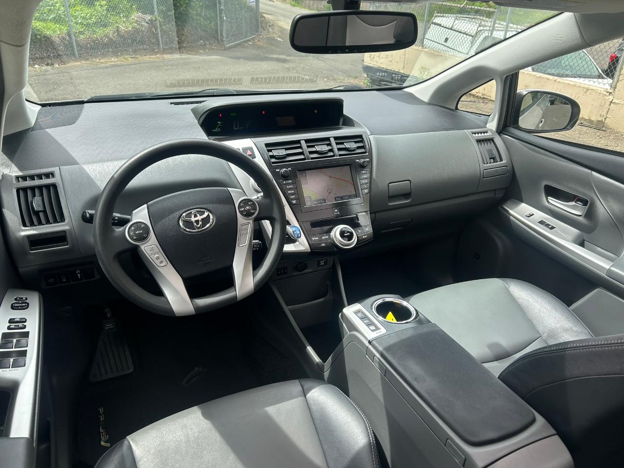 Toyota Prius V Five 2012