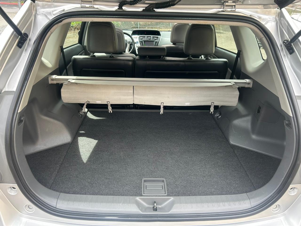 Toyota Prius V Five 2012