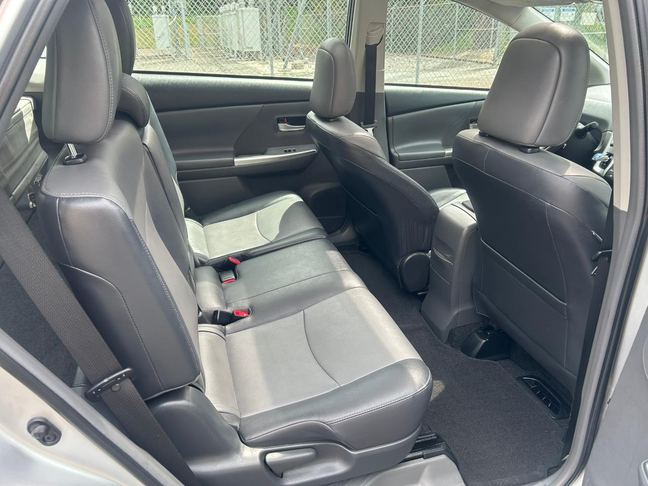 Toyota Prius V Five 2012