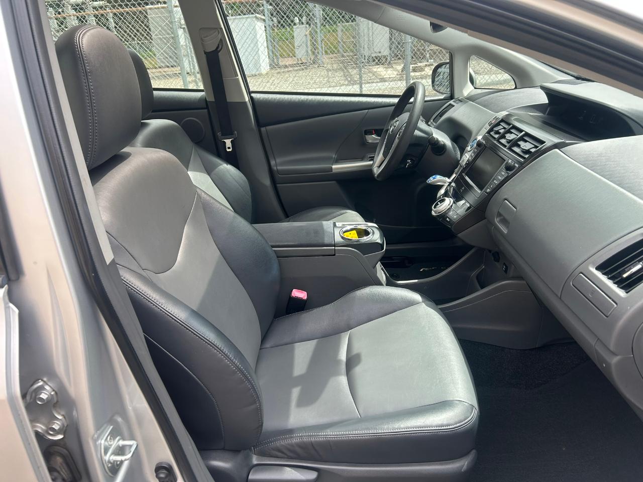 Toyota Prius V Five 2012