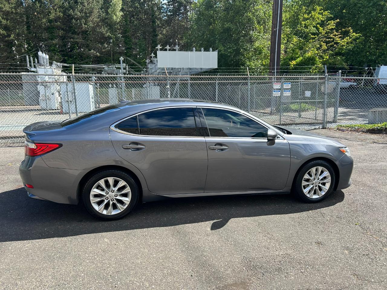 Lexus ES 300h Sedan 2013