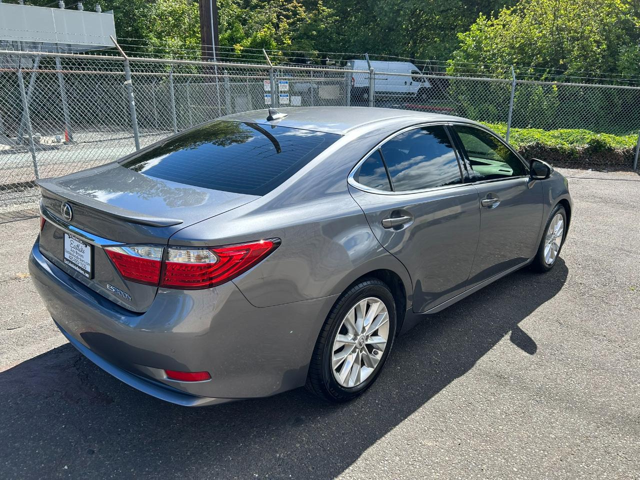 Lexus ES 300h Sedan 2013