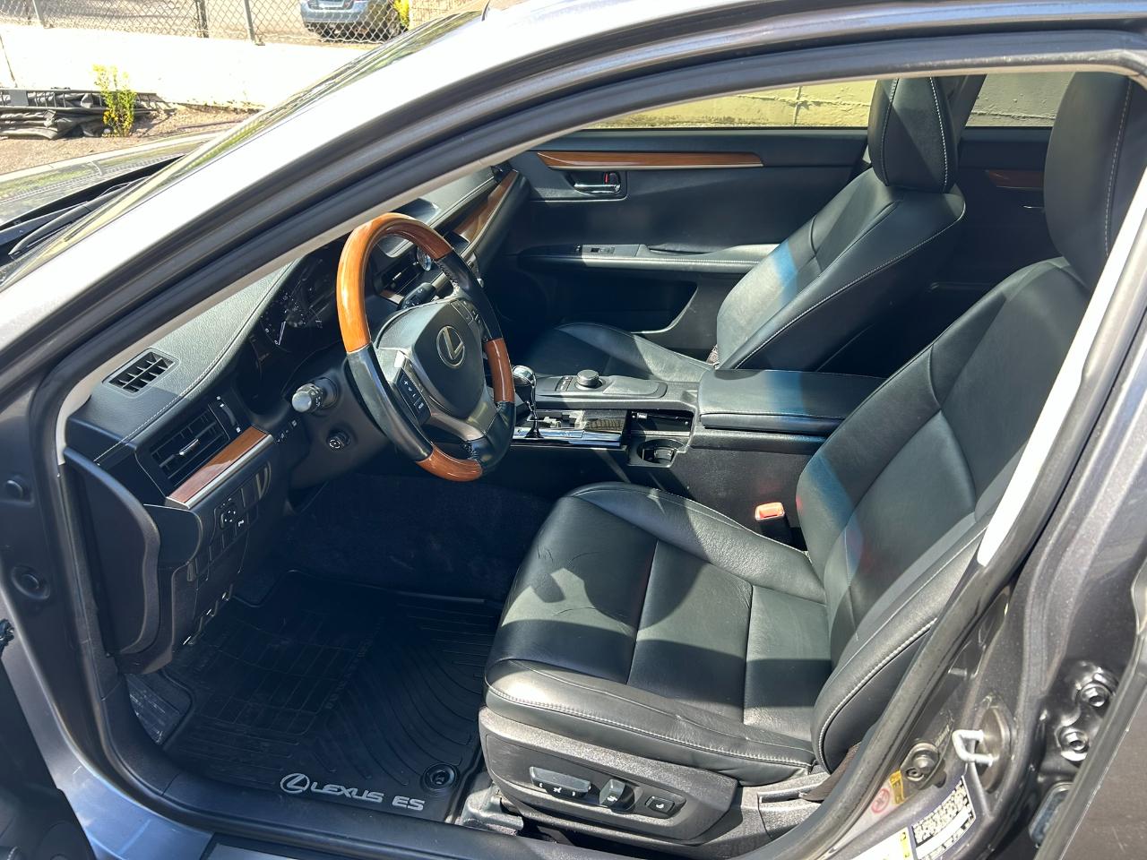 Lexus ES 300h Sedan 2013