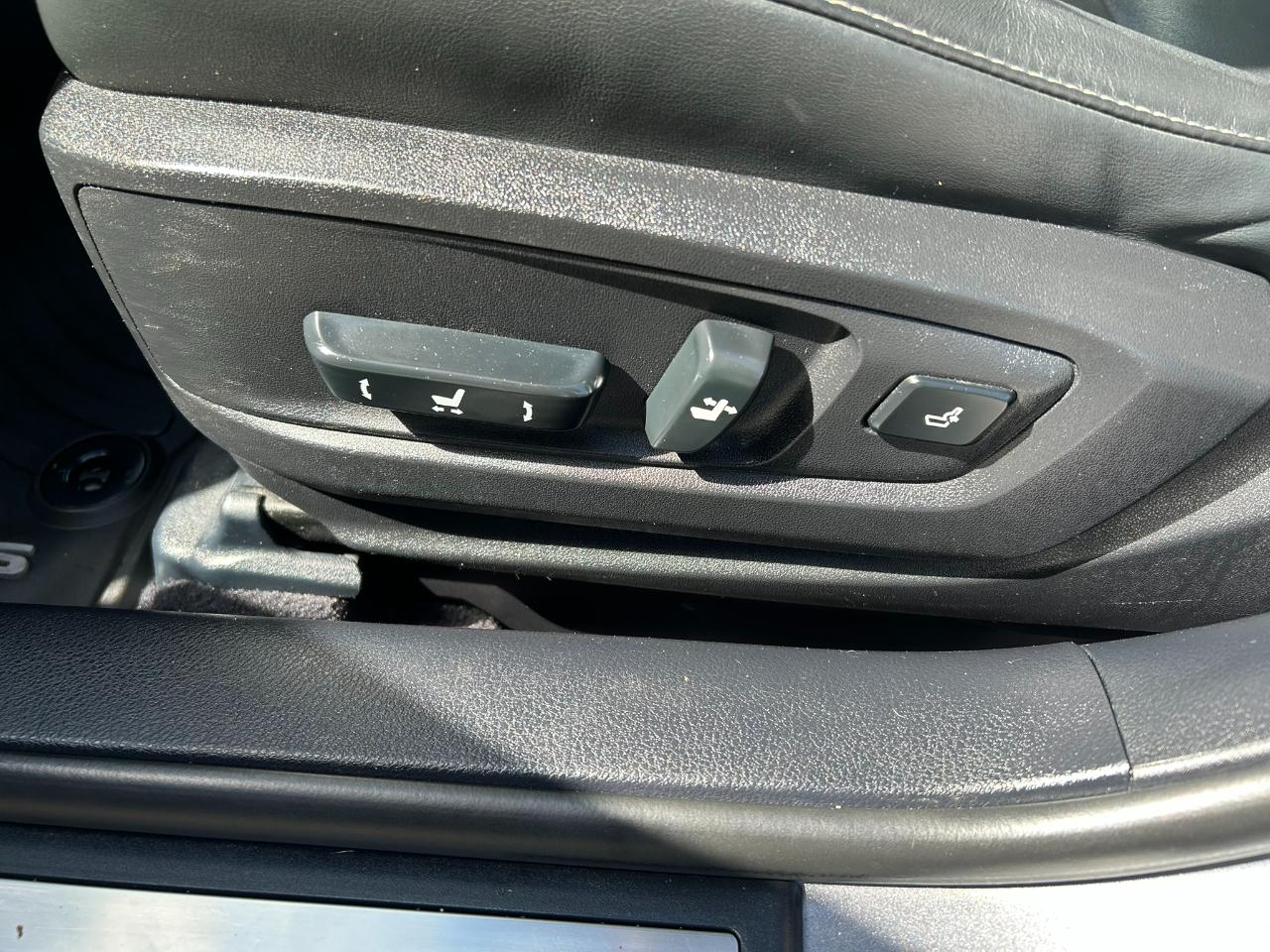 Lexus ES 300h Sedan 2013