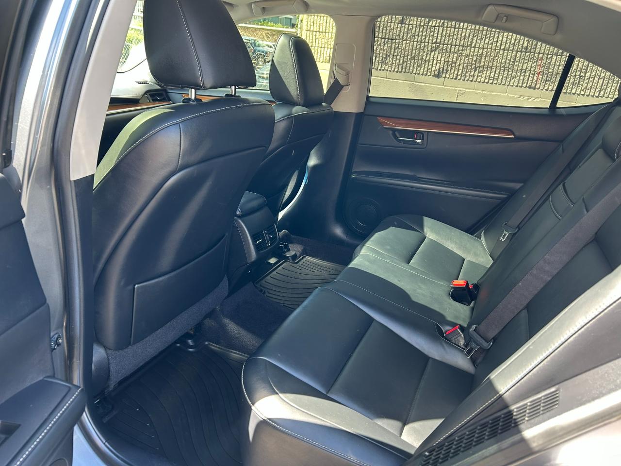 Lexus ES 300h Sedan 2013