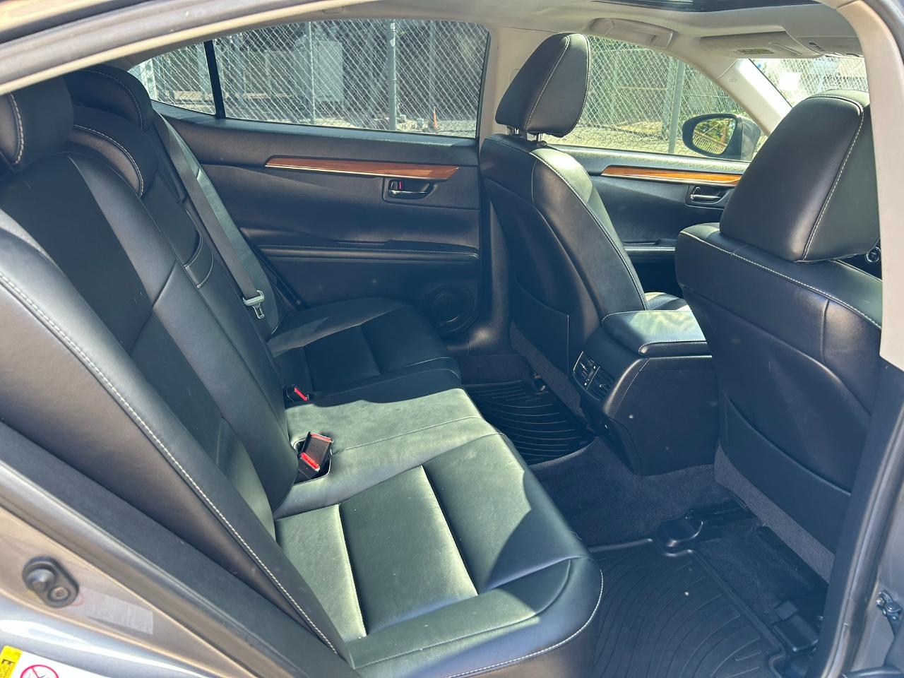 Lexus ES 300h Sedan 2013