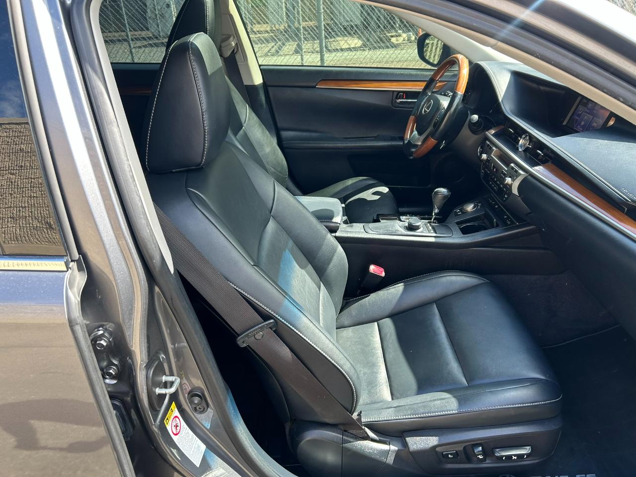 Lexus ES 300h Sedan 2013
