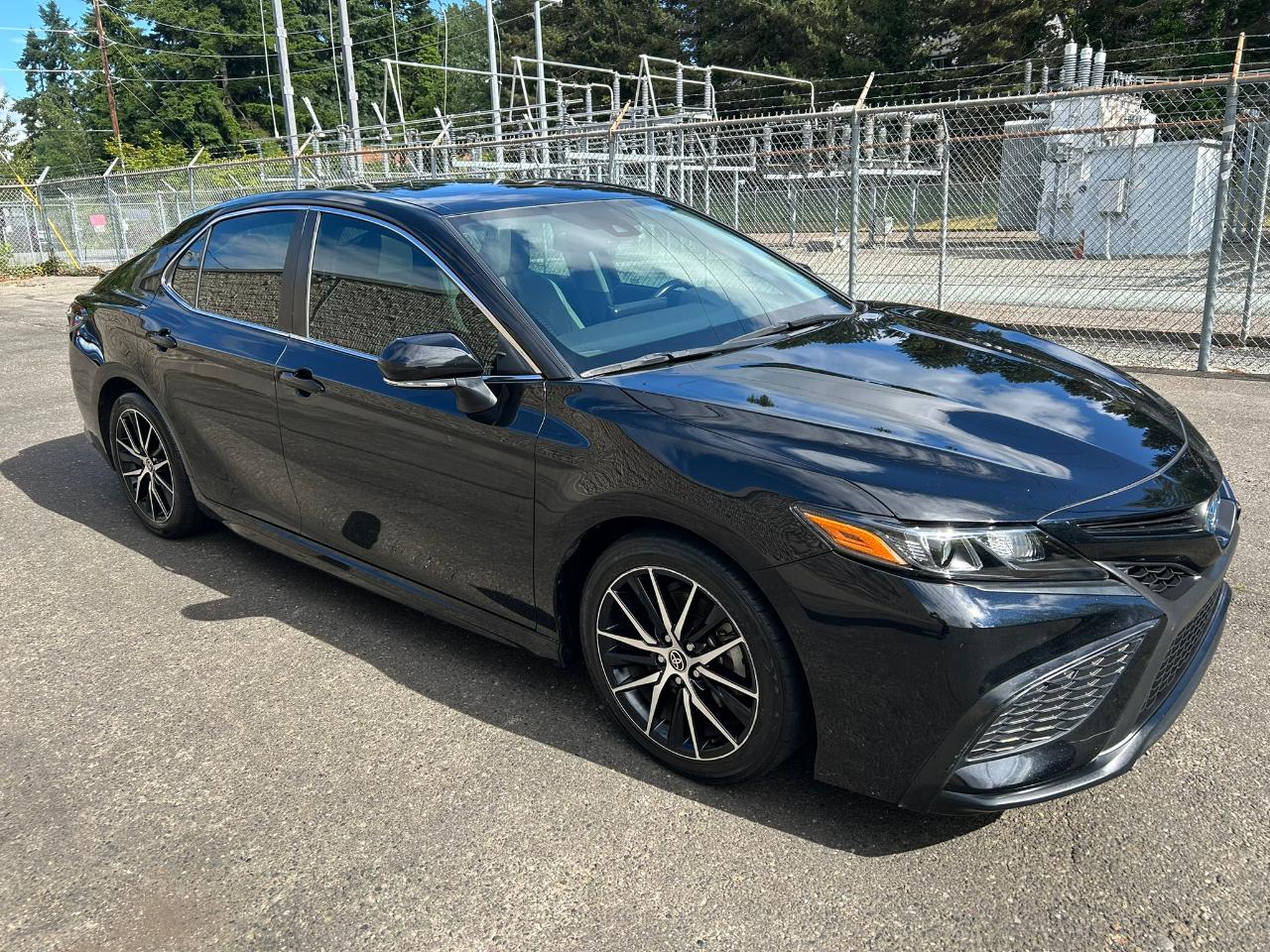 Toyota Camry Hybrid SE 2022