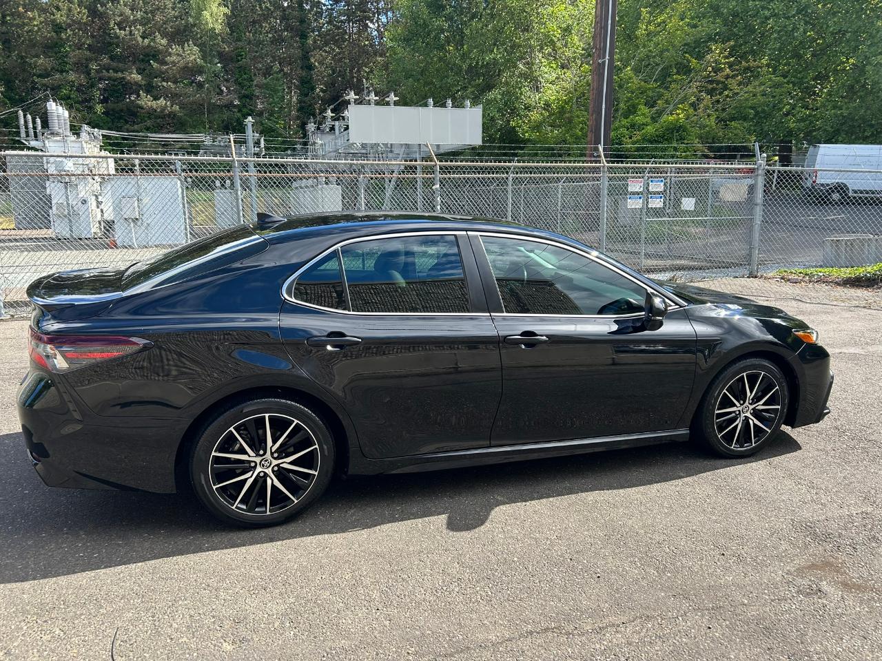 Toyota Camry Hybrid SE 2022