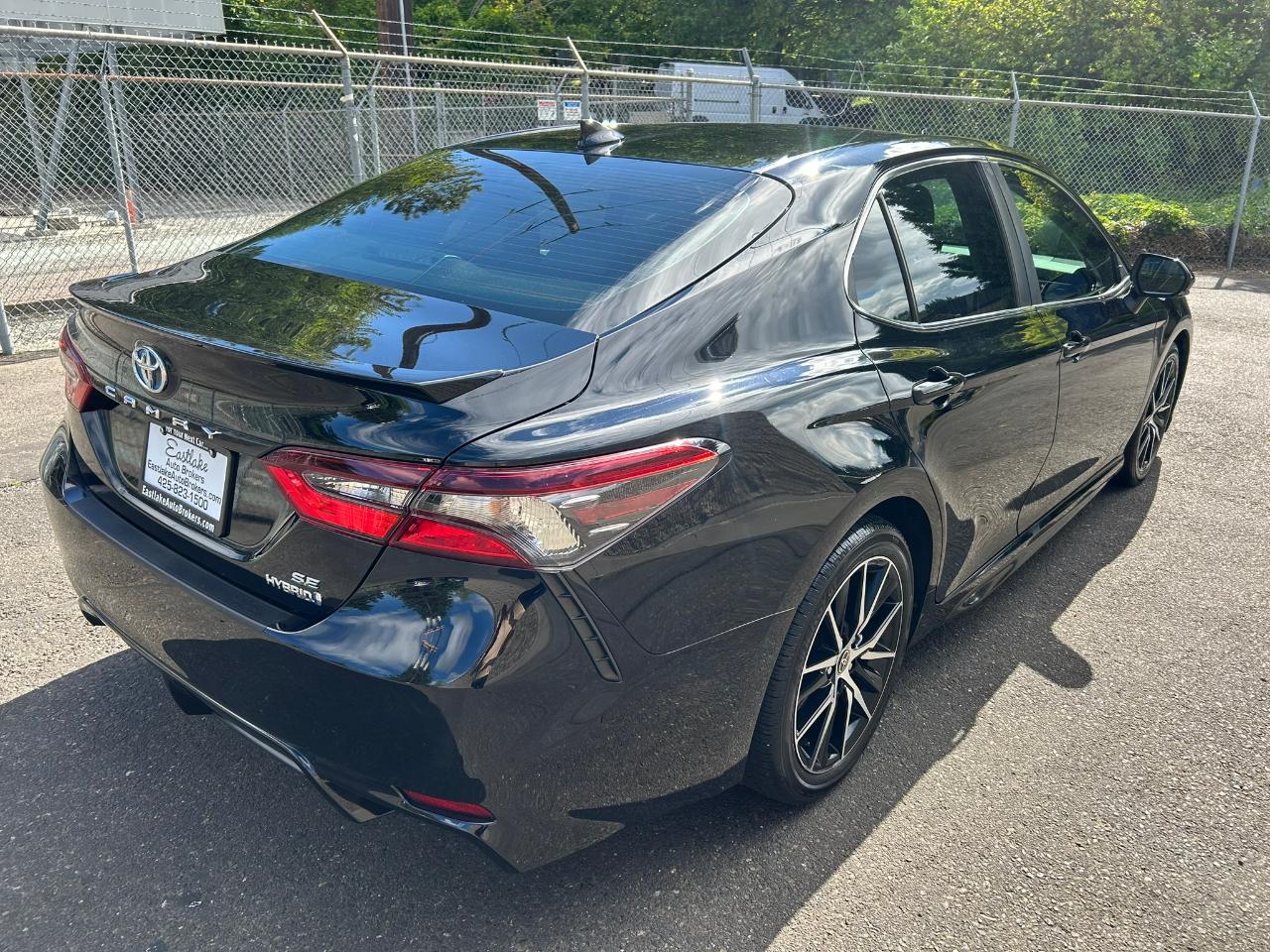 Toyota Camry Hybrid SE 2022
