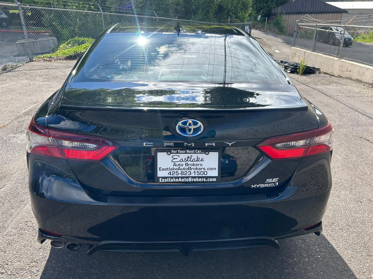 Toyota Camry Hybrid SE 2022