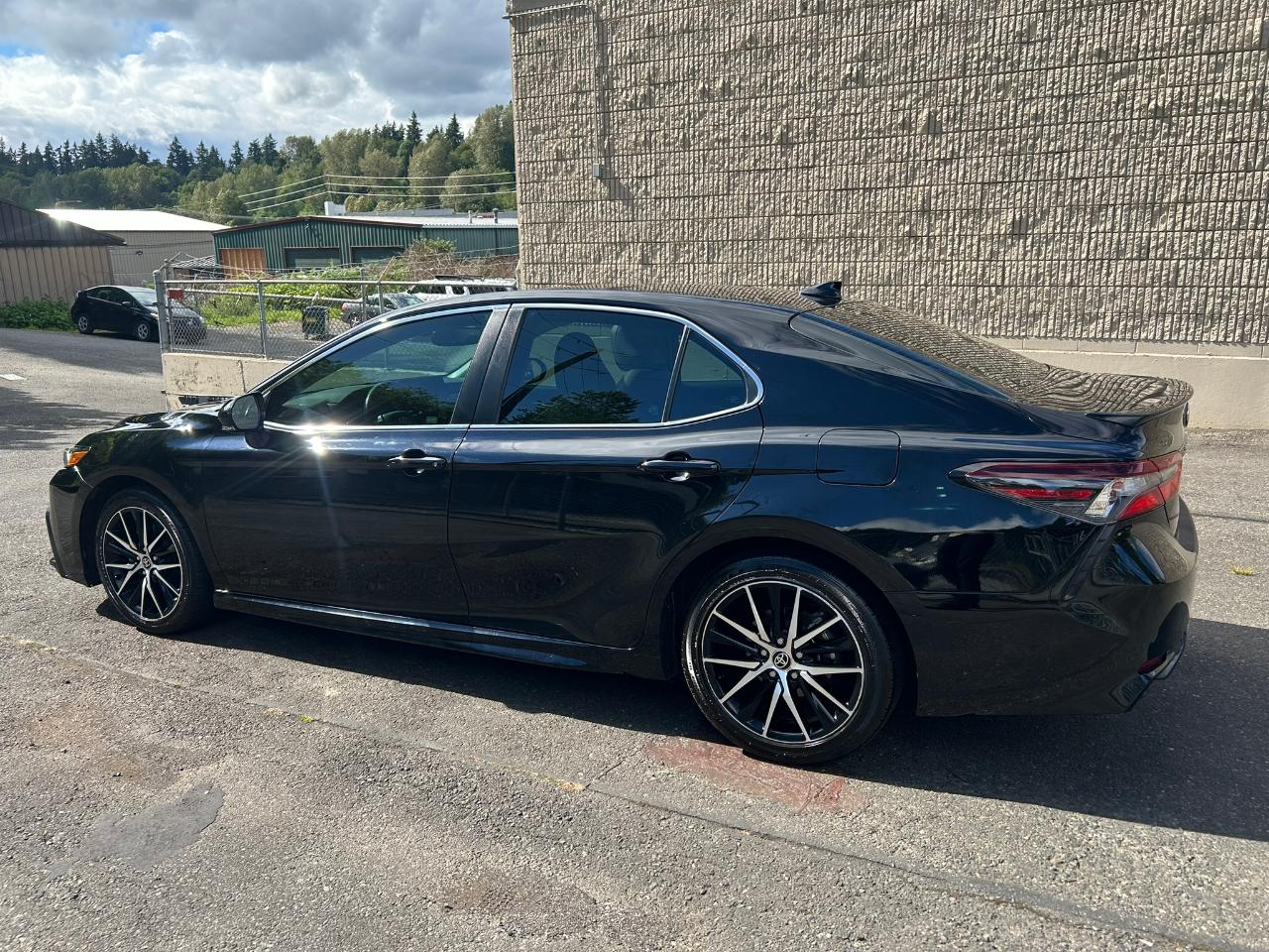 Toyota Camry Hybrid SE 2022