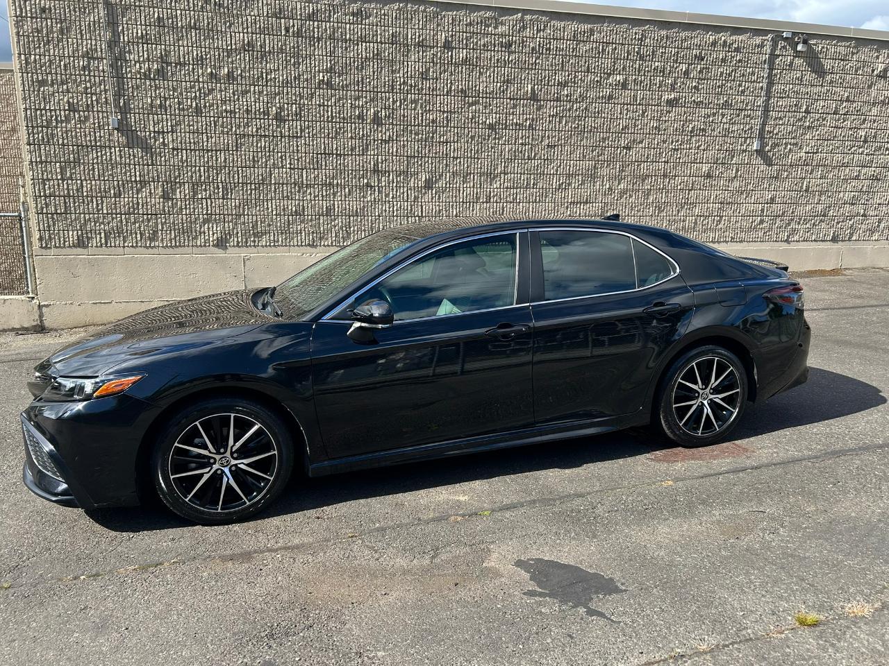 Toyota Camry Hybrid SE 2022