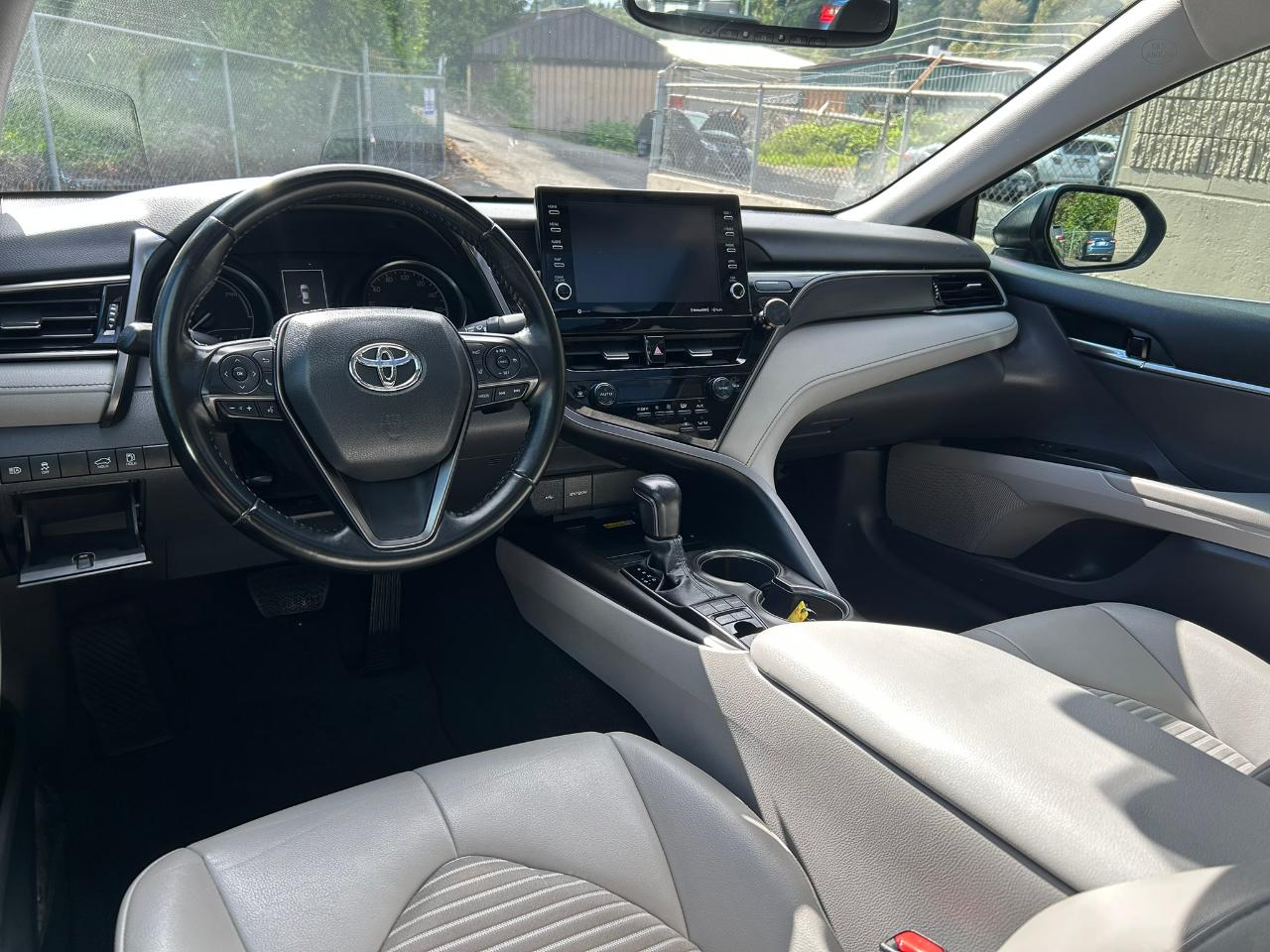 Toyota Camry Hybrid SE 2022