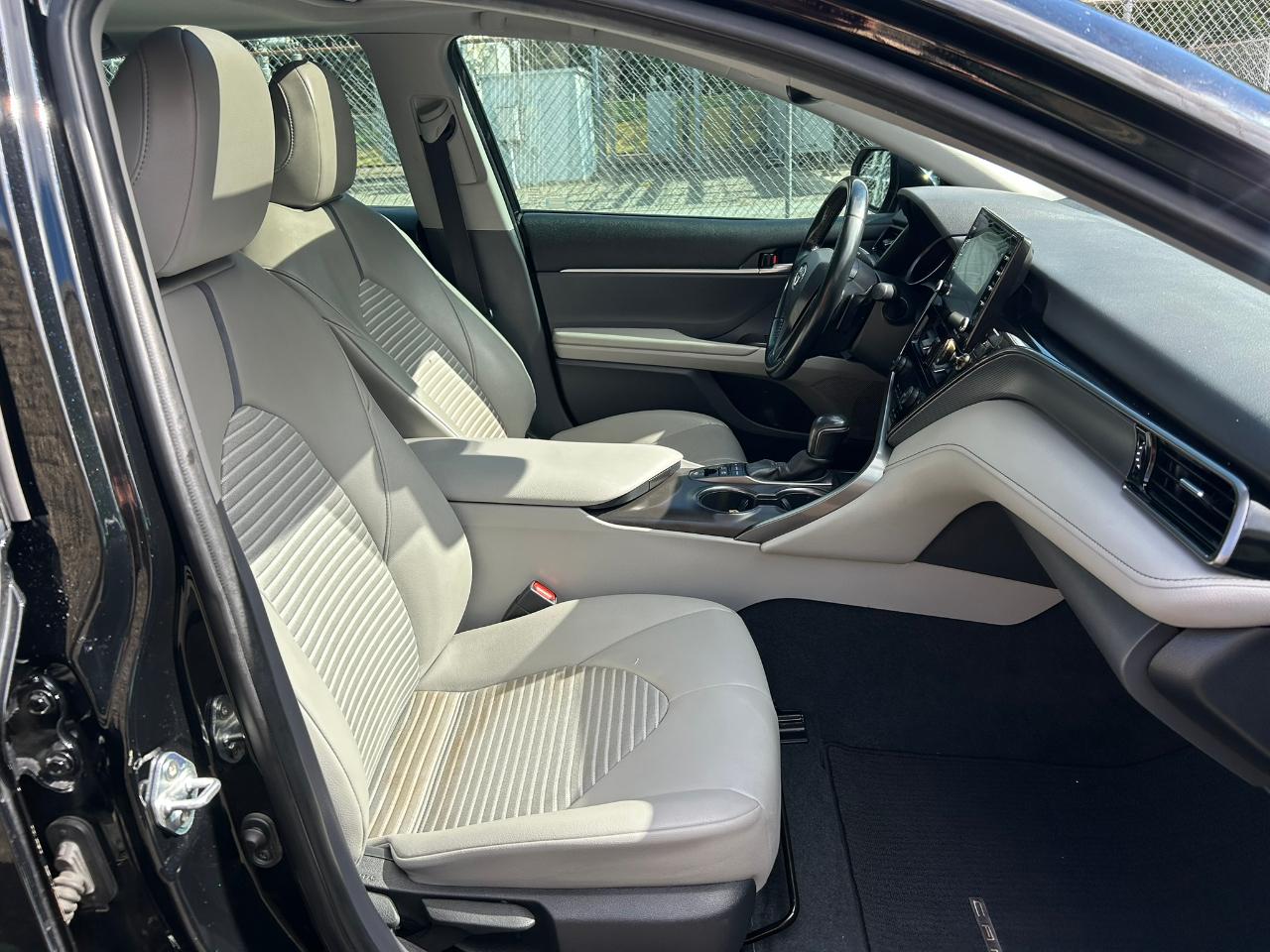 Toyota Camry Hybrid SE 2022