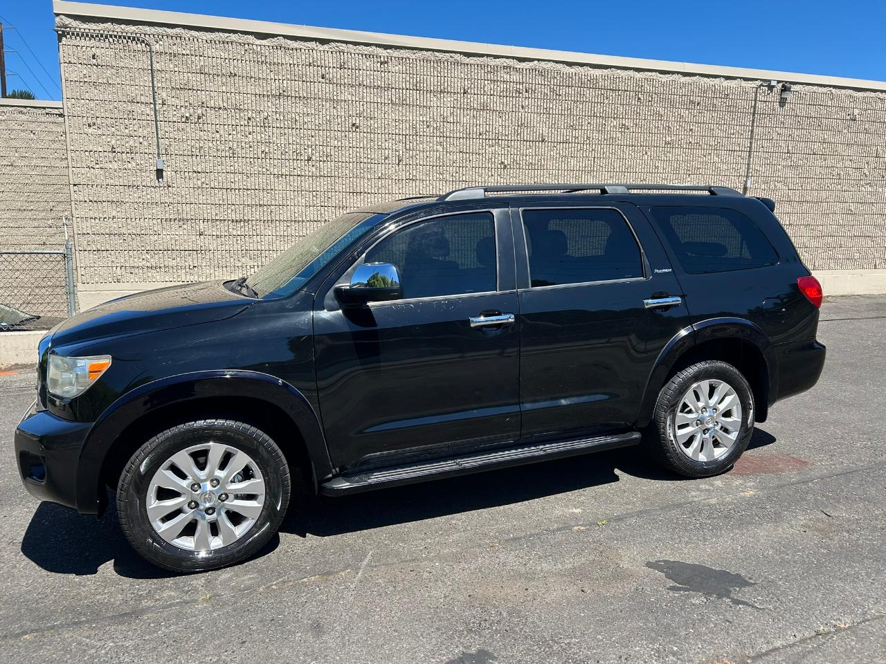 Toyota Sequoia Plantium 4WD FFV 2012