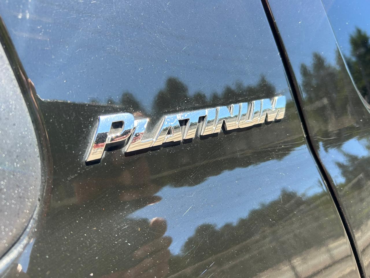Toyota Sequoia Plantium 4WD FFV 2012