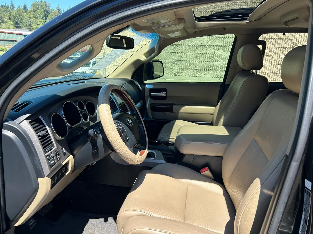 Toyota Sequoia Plantium 4WD FFV 2012