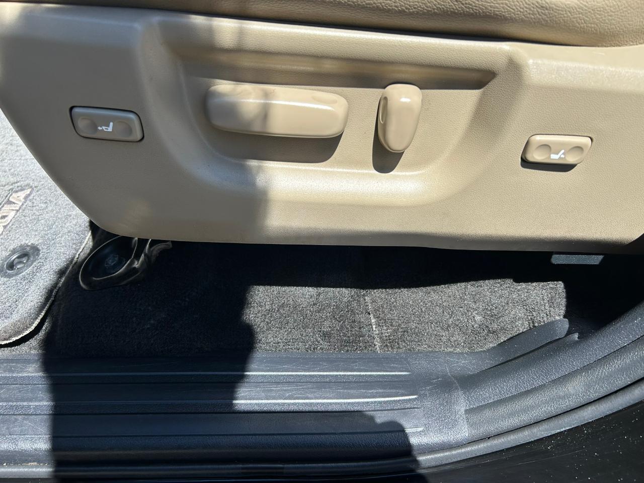 Toyota Sequoia Plantium 4WD FFV 2012
