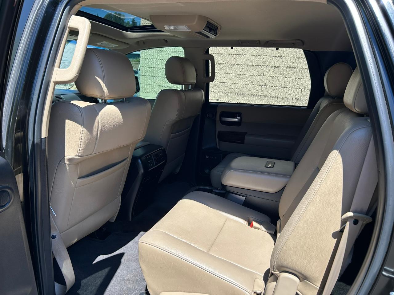 Toyota Sequoia Plantium 4WD FFV 2012