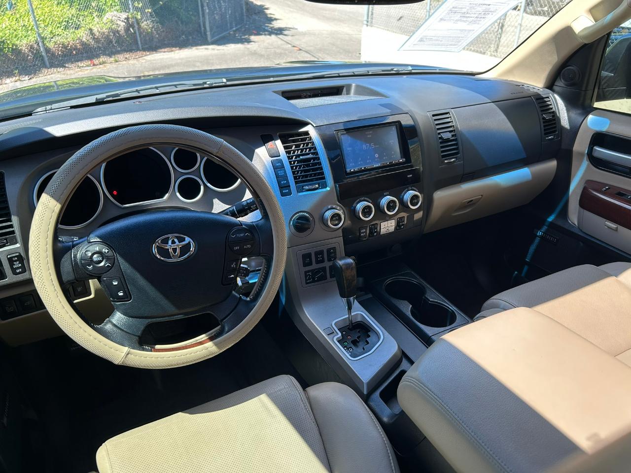 Toyota Sequoia Plantium 4WD FFV 2012