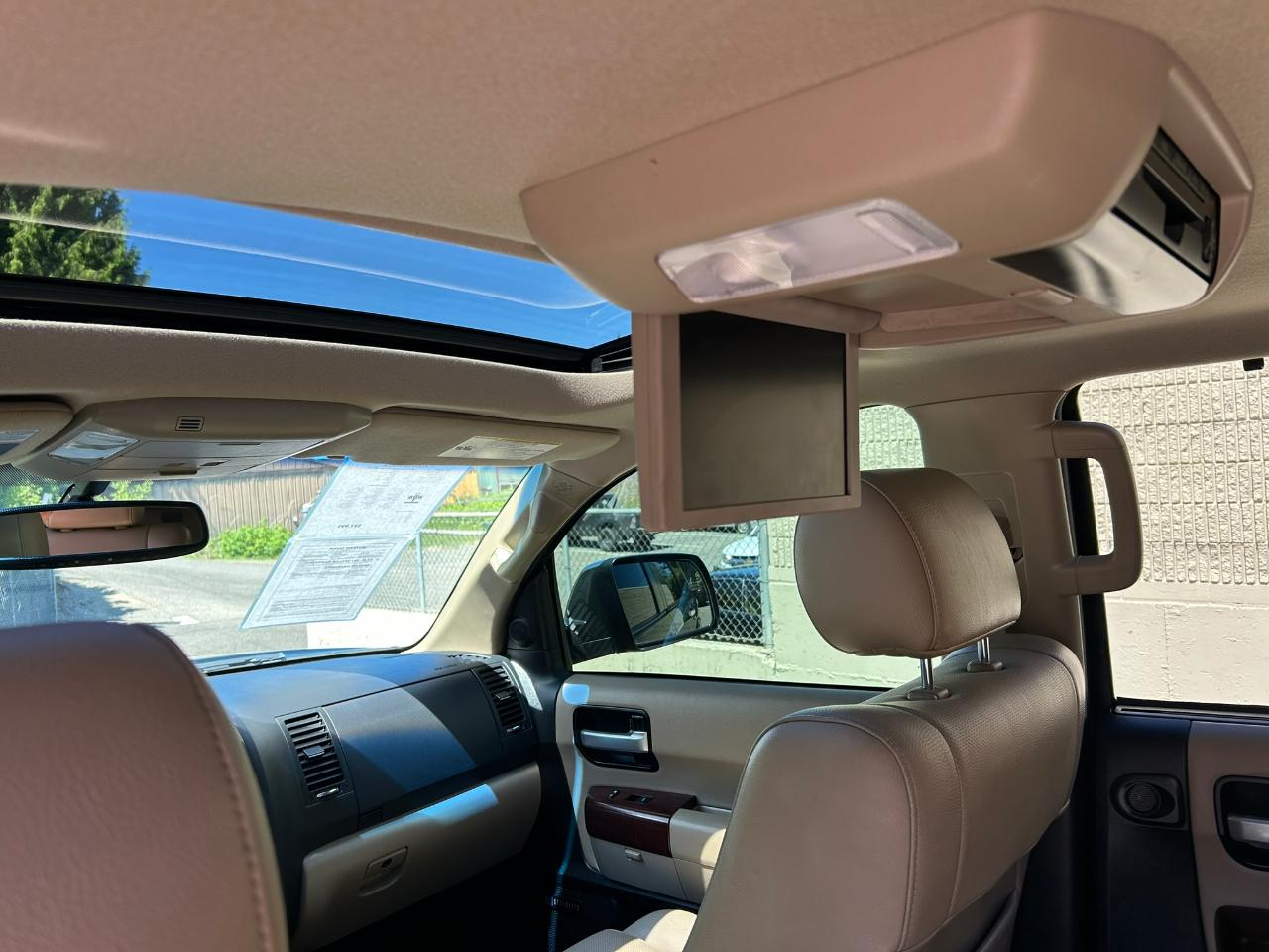 Toyota Sequoia Plantium 4WD FFV 2012