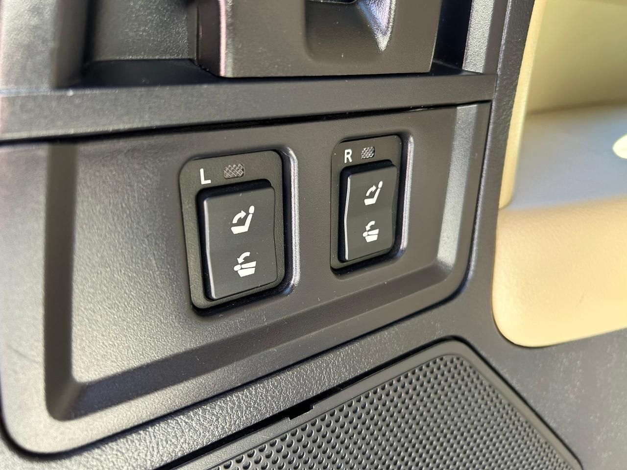 Toyota Sequoia Plantium 4WD FFV 2012