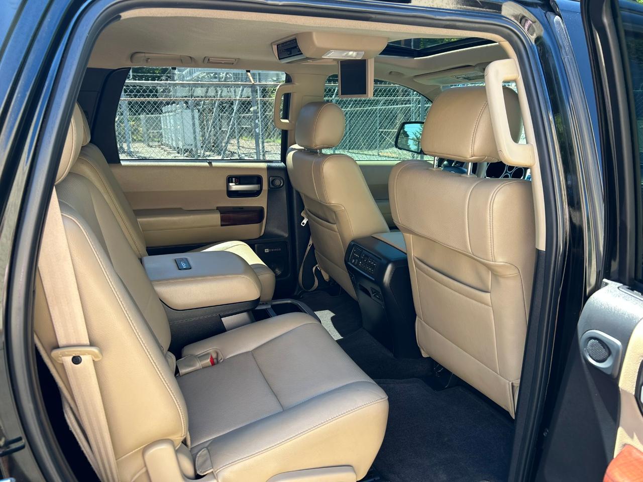 Toyota Sequoia Plantium 4WD FFV 2012